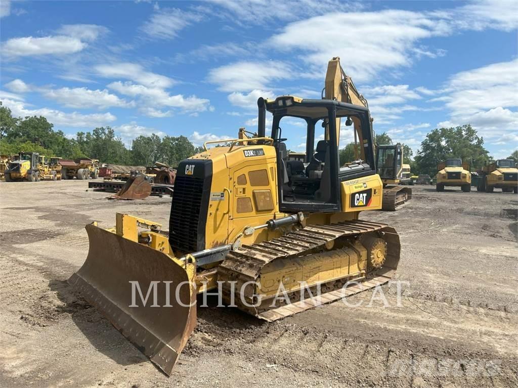 CAT D3K2L 4F Telaketjupuskutraktorit