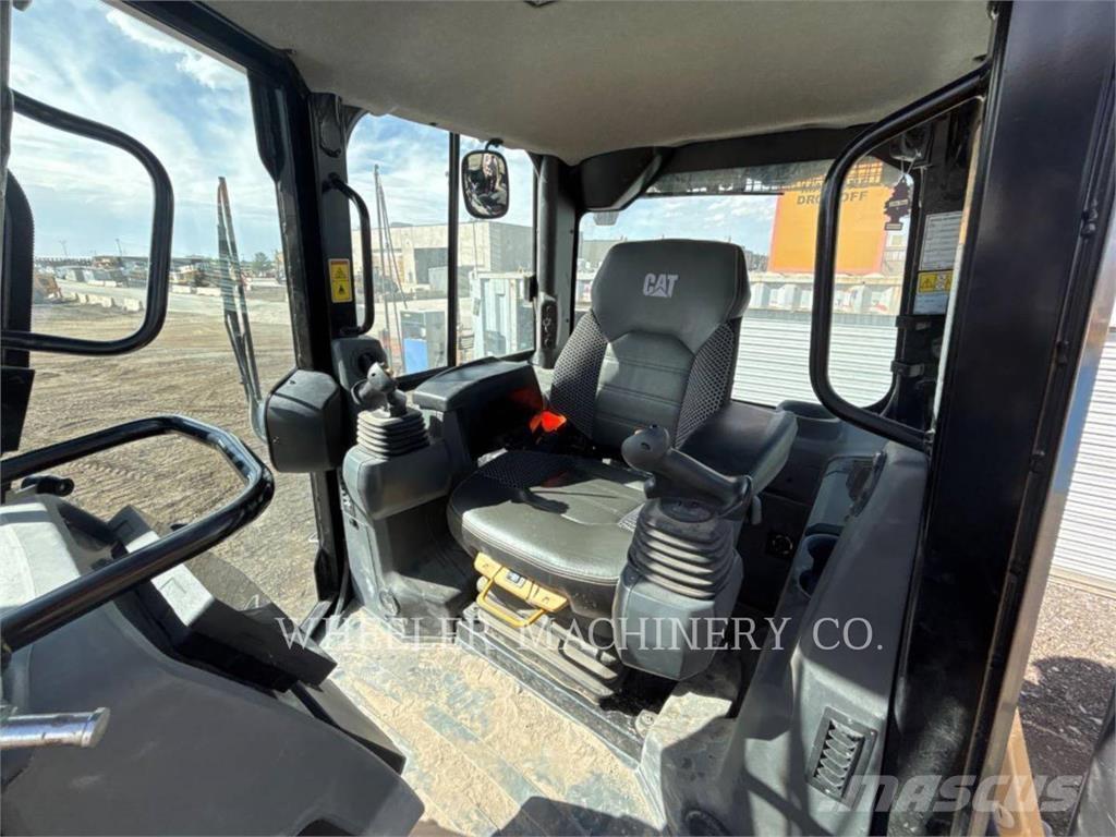 CAT D4 XL Telaketjupuskutraktorit