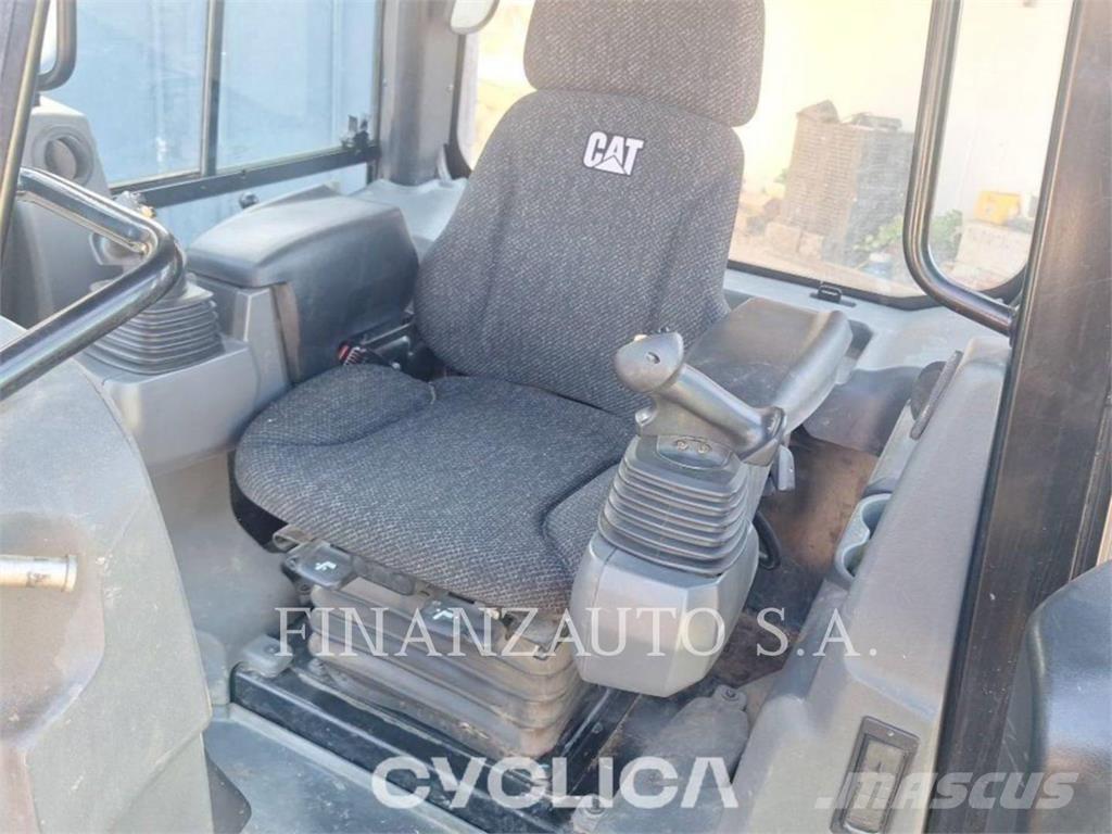 CAT D4K2 Telaketjupuskutraktorit