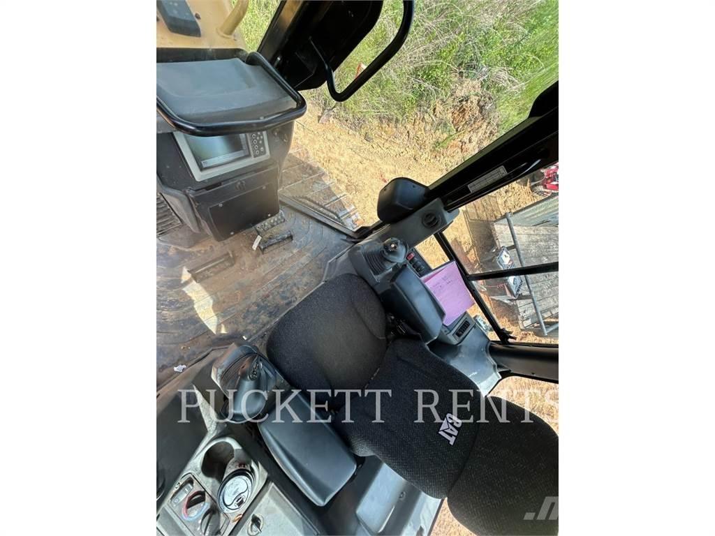 CAT D4K2LGP Telaketjupuskutraktorit