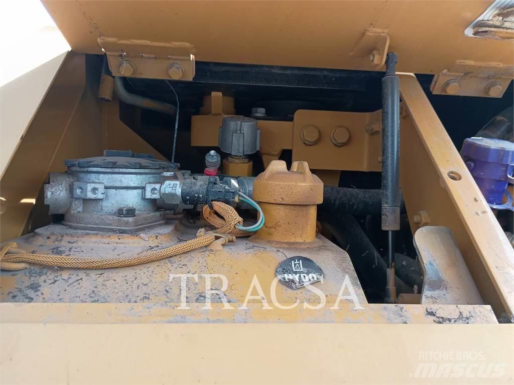 CAT D5 Telaketjupuskutraktorit
