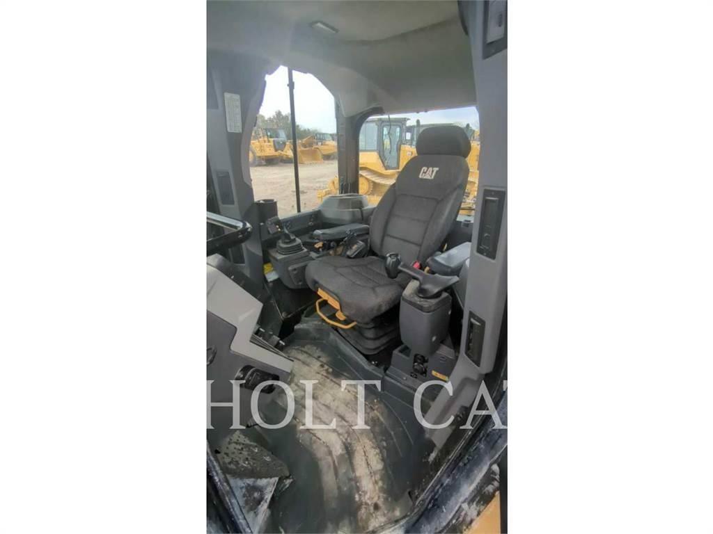 CAT D5 VP Telaketjupuskutraktorit