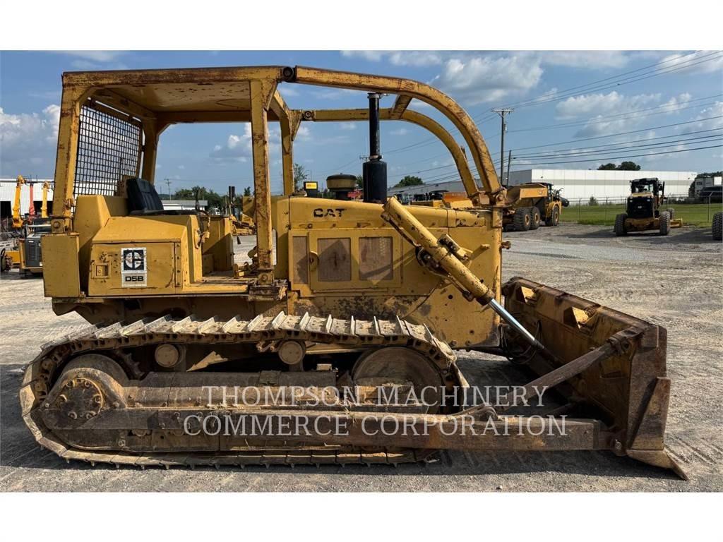 CAT D5B Telaketjupuskutraktorit