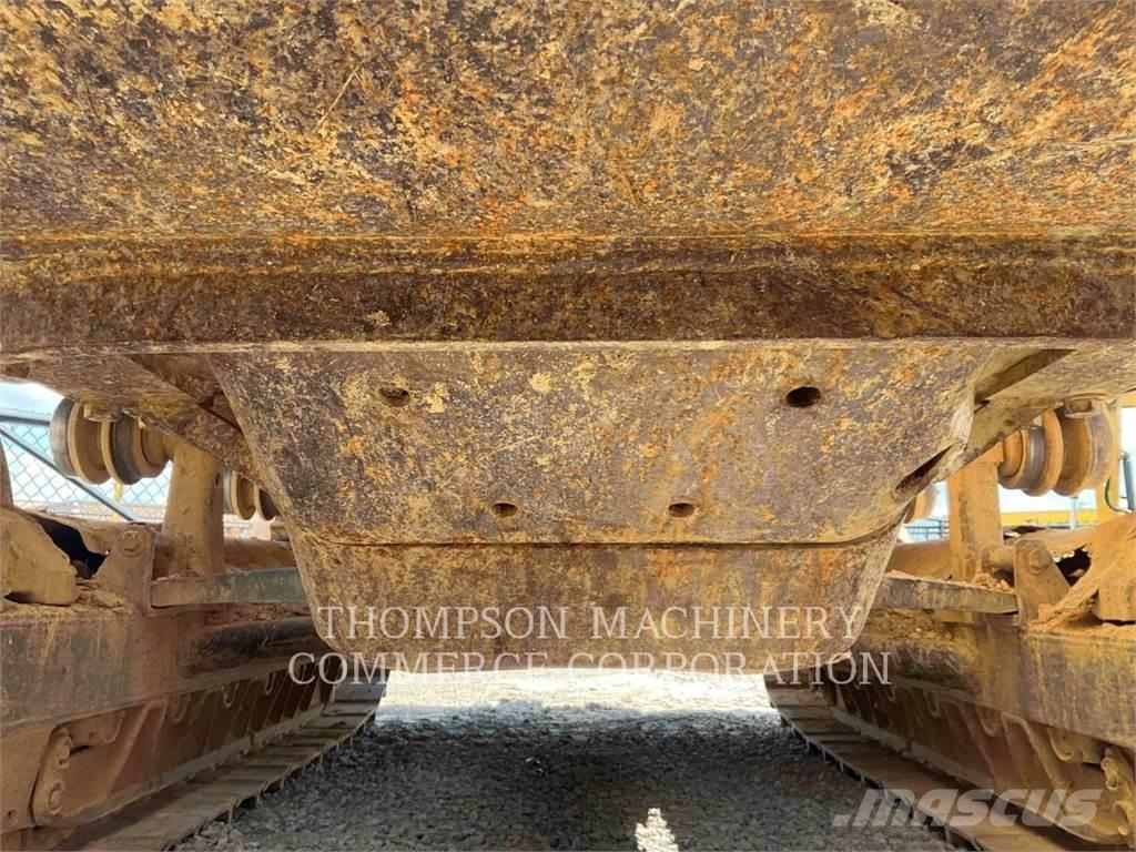 CAT D5B Telaketjupuskutraktorit