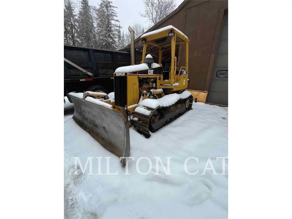 CAT D5CIII Telaketjupuskutraktorit