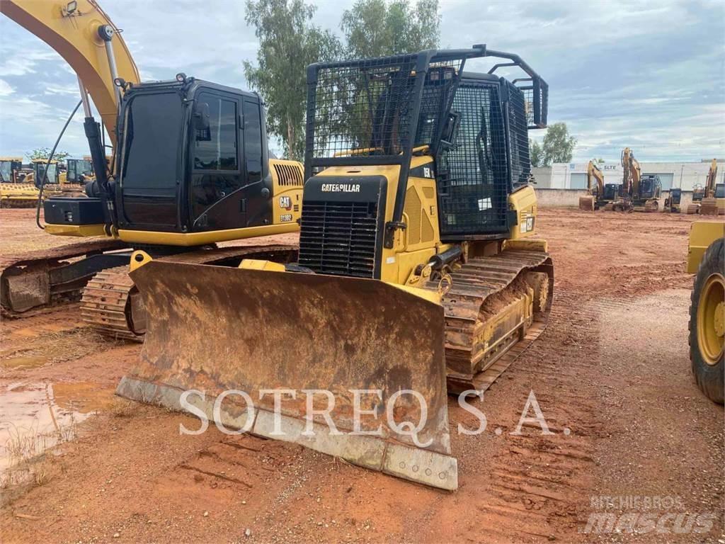 CAT D5K Telaketjupuskutraktorit