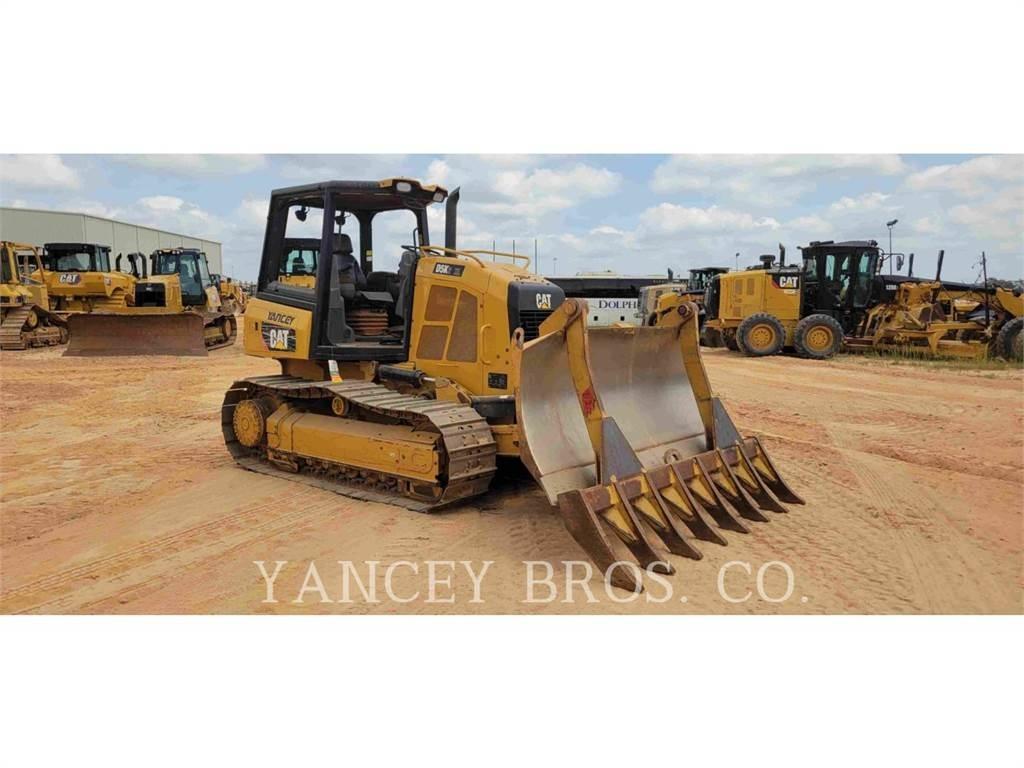 CAT D5K2 XL Telaketjupuskutraktorit