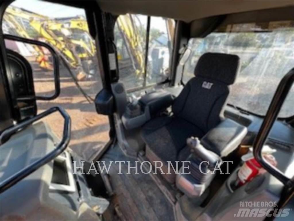 CAT D5K2 XL Telaketjupuskutraktorit