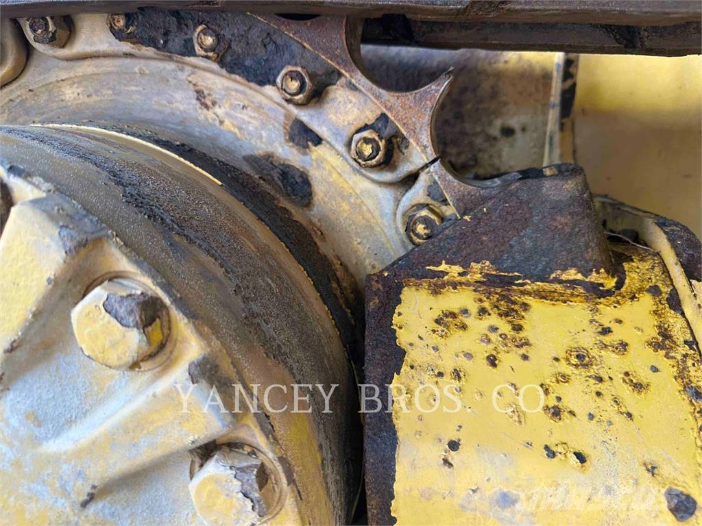 CAT D5K2LGP Telaketjupuskutraktorit