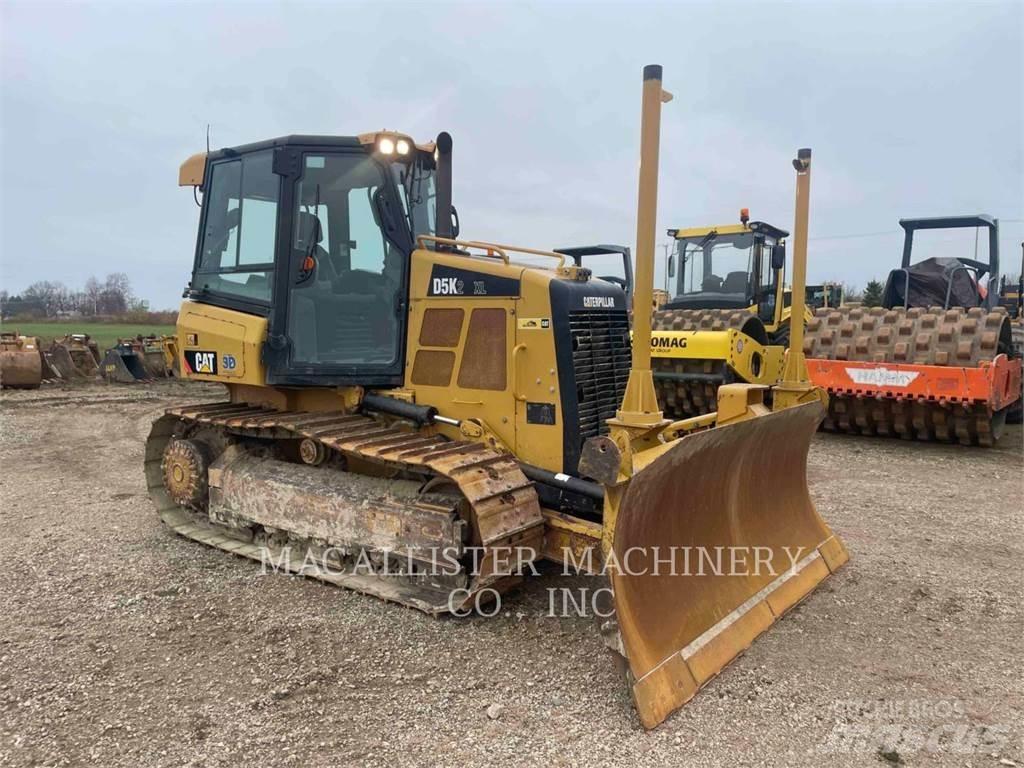 CAT D5K2XL Telaketjupuskutraktorit