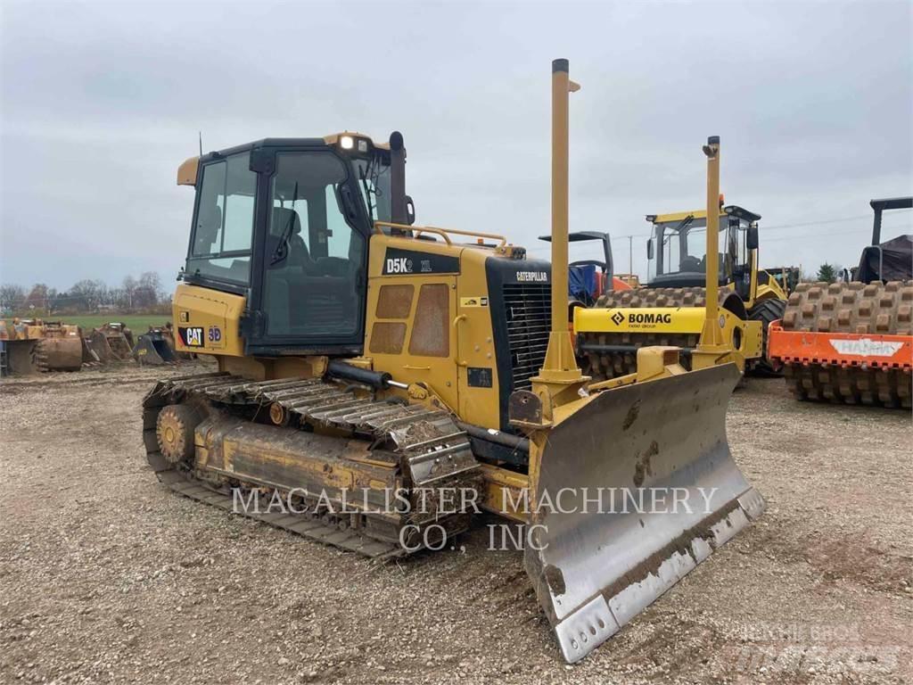 CAT D5K2XL Telaketjupuskutraktorit