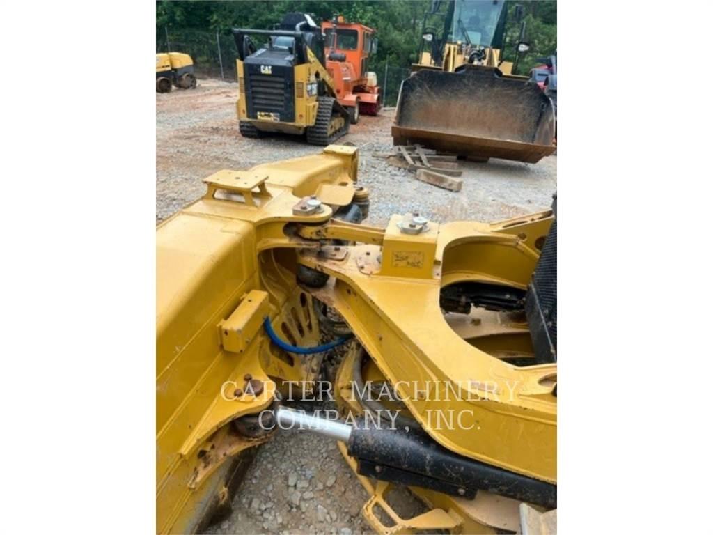 CAT D6 Telaketjupuskutraktorit