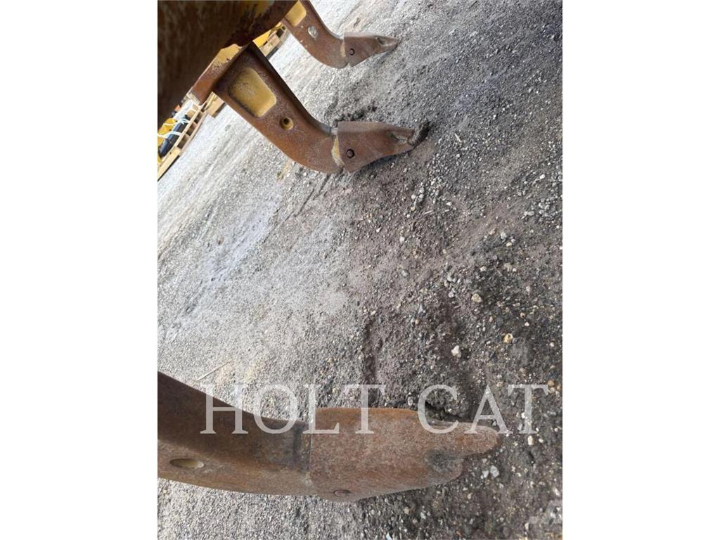 CAT D6 Telaketjupuskutraktorit