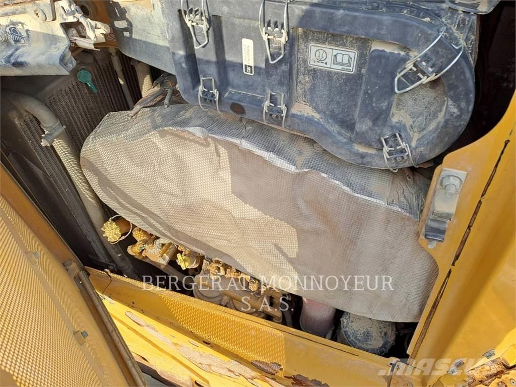 CAT D6 XE Telaketjupuskutraktorit
