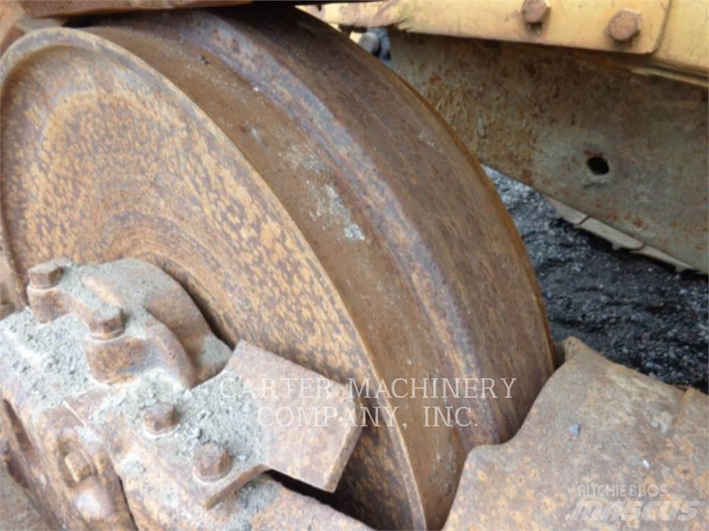 CAT D6C Telaketjupuskutraktorit