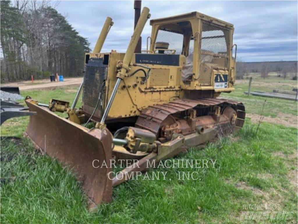 CAT D6D Telaketjupuskutraktorit