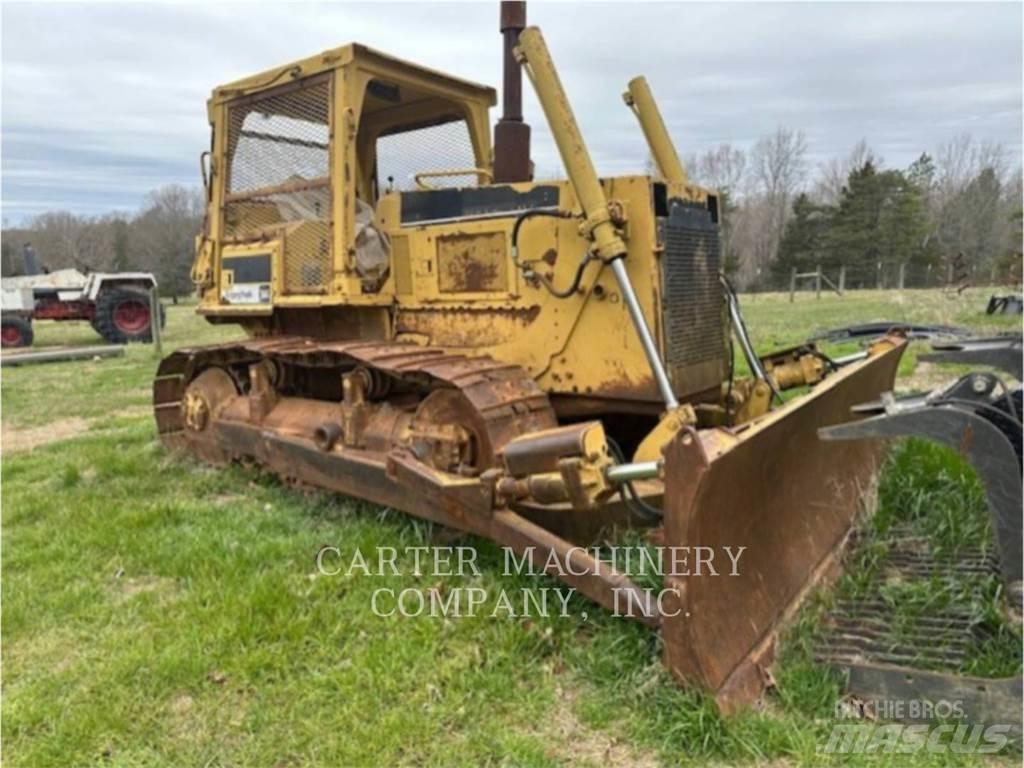 CAT D6D Telaketjupuskutraktorit