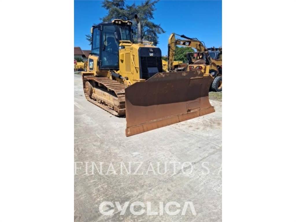 CAT D6K Telaketjupuskutraktorit