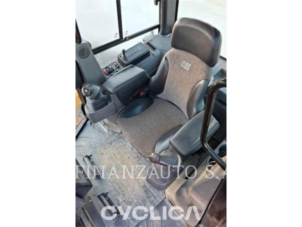 CAT D6K Telaketjupuskutraktorit