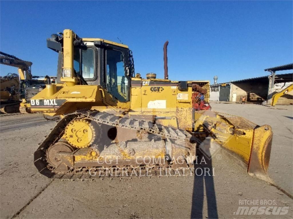CAT D6M Telaketjupuskutraktorit