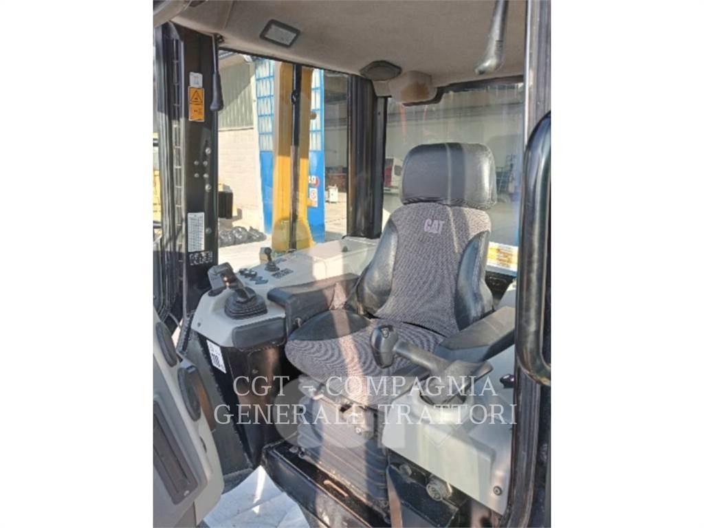 CAT D6N Telaketjupuskutraktorit
