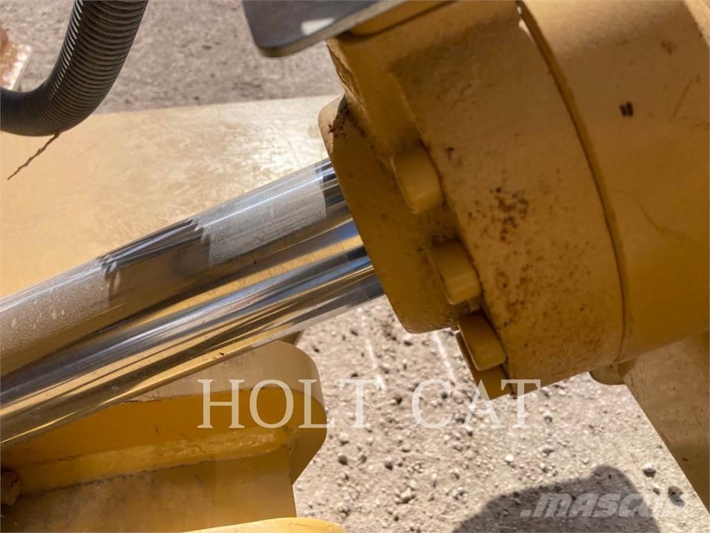 CAT D6NXL Telaketjupuskutraktorit