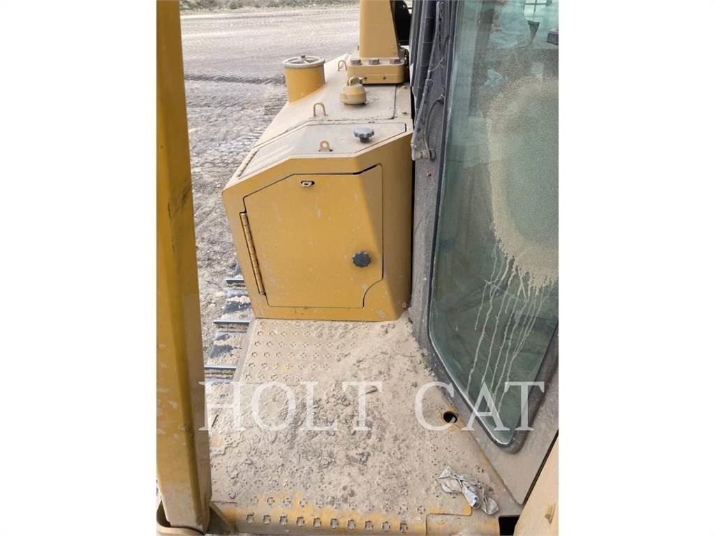 CAT D6T Telaketjupuskutraktorit