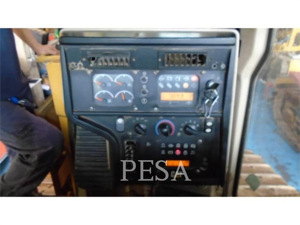 CAT D6T Telaketjupuskutraktorit