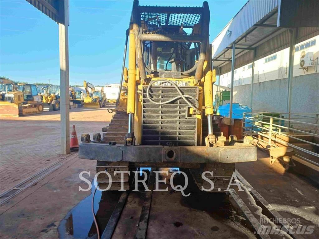 CAT D6T Telaketjupuskutraktorit
