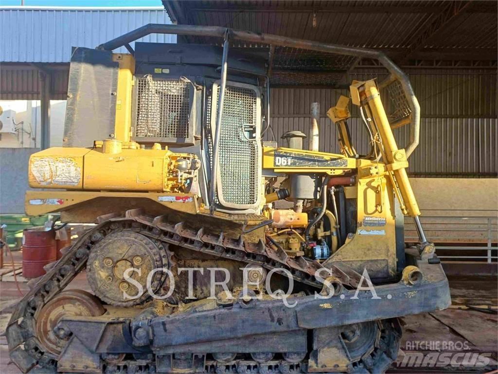CAT D6T Telaketjupuskutraktorit
