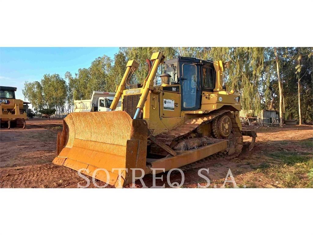 CAT D6T Telaketjupuskutraktorit
