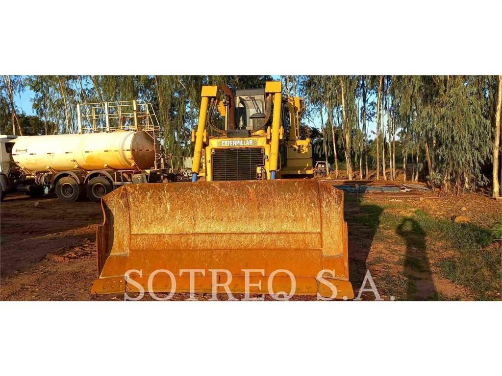 CAT D6T Telaketjupuskutraktorit