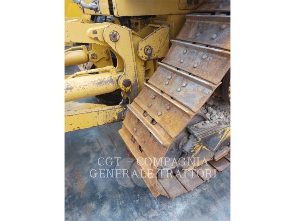 CAT D6T Telaketjupuskutraktorit
