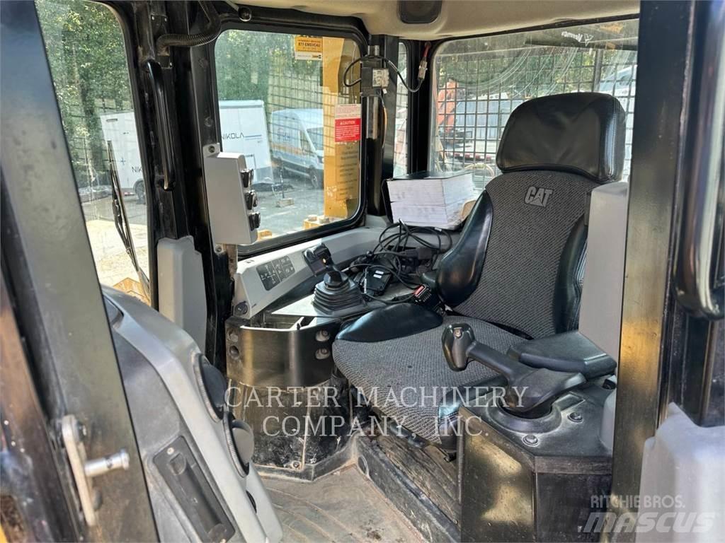 CAT D6T Telaketjupuskutraktorit