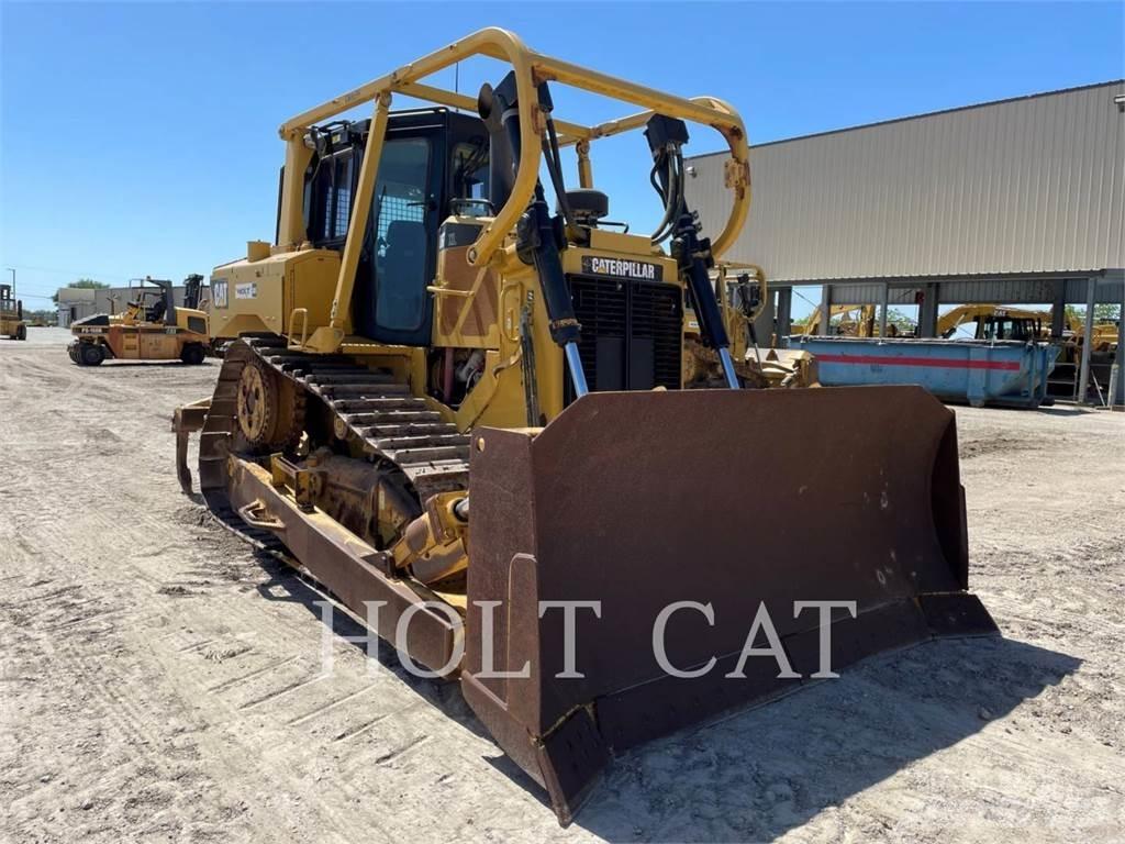 CAT D6T Telaketjupuskutraktorit