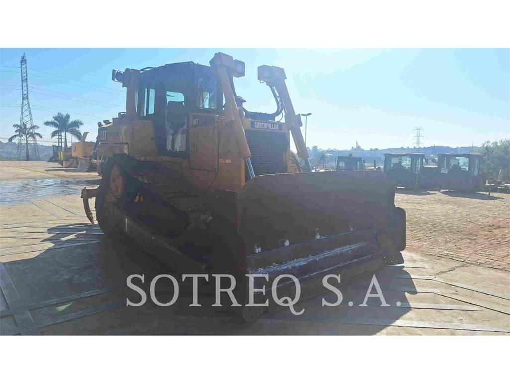 CAT D6T Telaketjupuskutraktorit