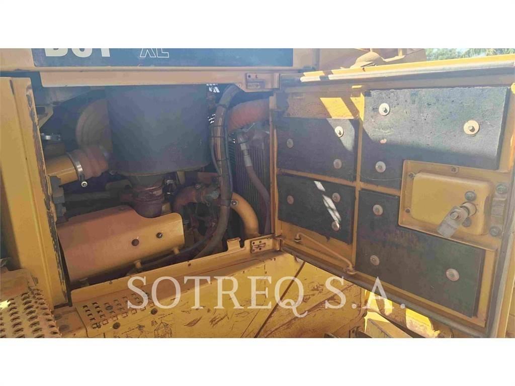 CAT D6T Telaketjupuskutraktorit