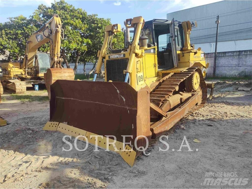 CAT D6T Telaketjupuskutraktorit