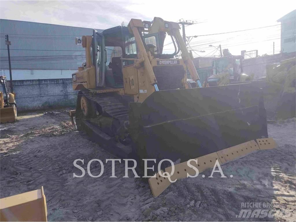 CAT D6T Telaketjupuskutraktorit
