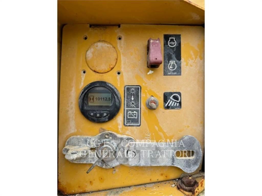 CAT D6T Telaketjupuskutraktorit
