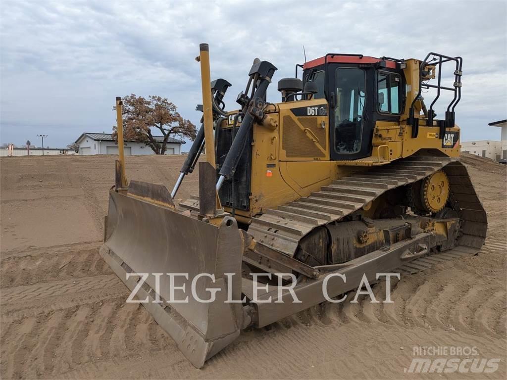 CAT D6T Telaketjupuskutraktorit