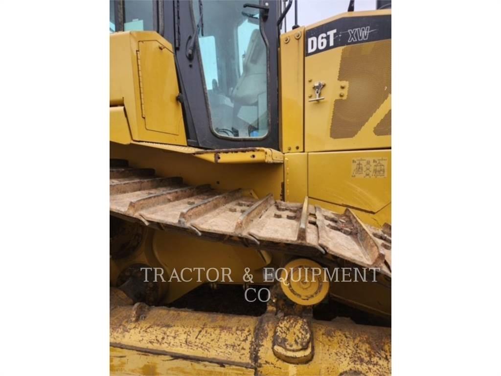 CAT D6T Telaketjupuskutraktorit