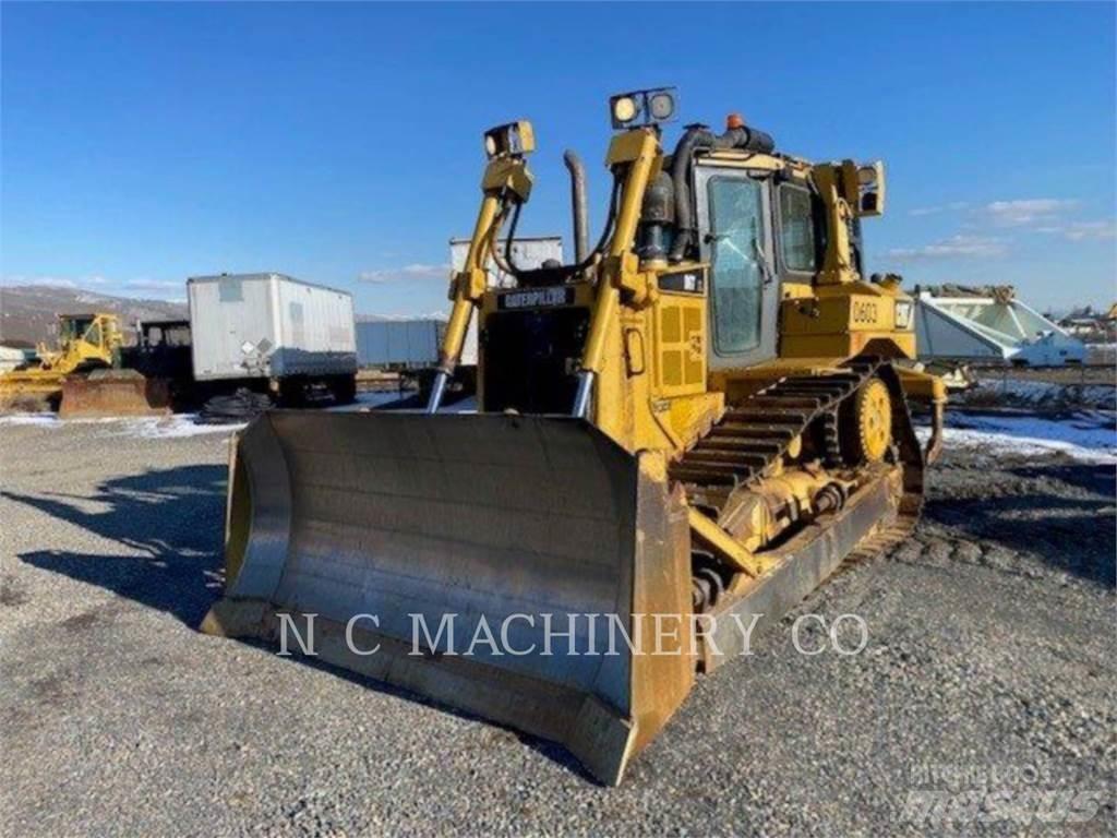 CAT D6T Telaketjupuskutraktorit