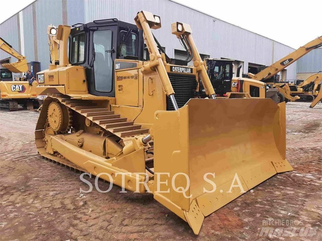 CAT D6T Telaketjupuskutraktorit