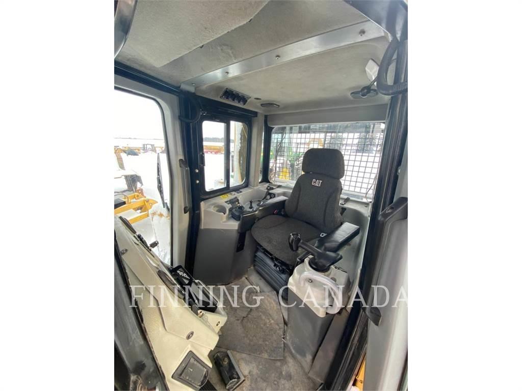 CAT D6T Telaketjupuskutraktorit