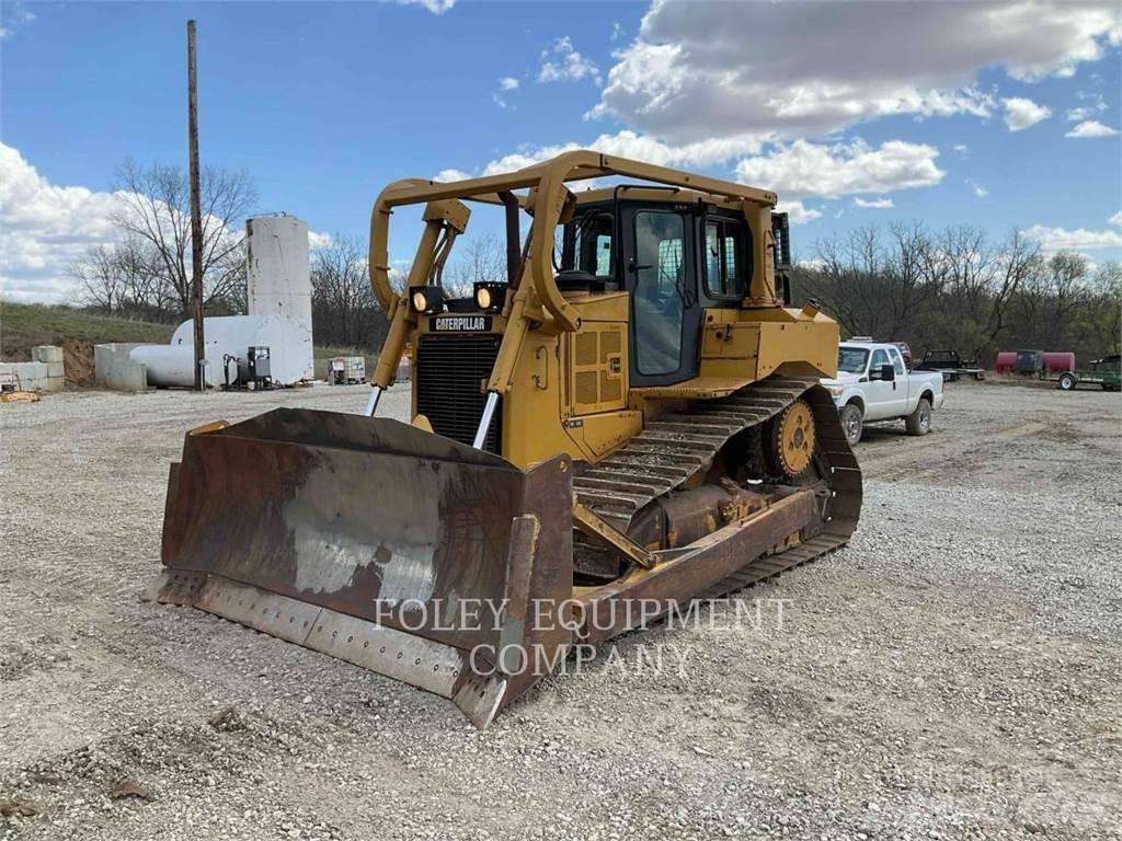 CAT D6T Telaketjupuskutraktorit