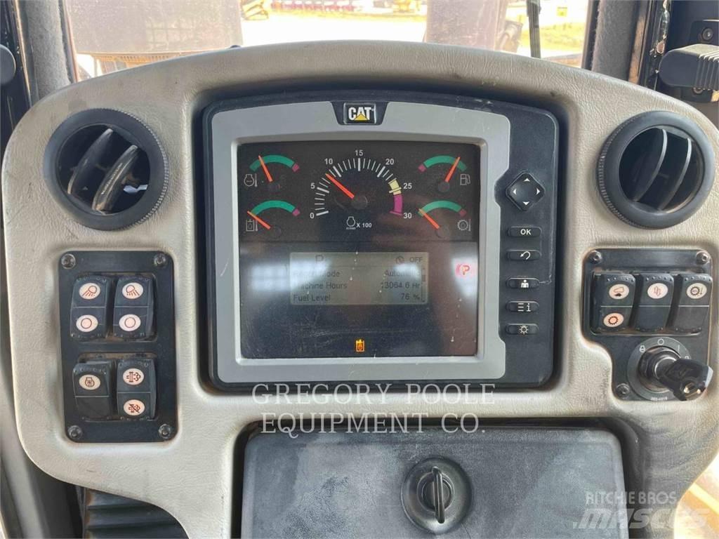 CAT D6T Telaketjupuskutraktorit