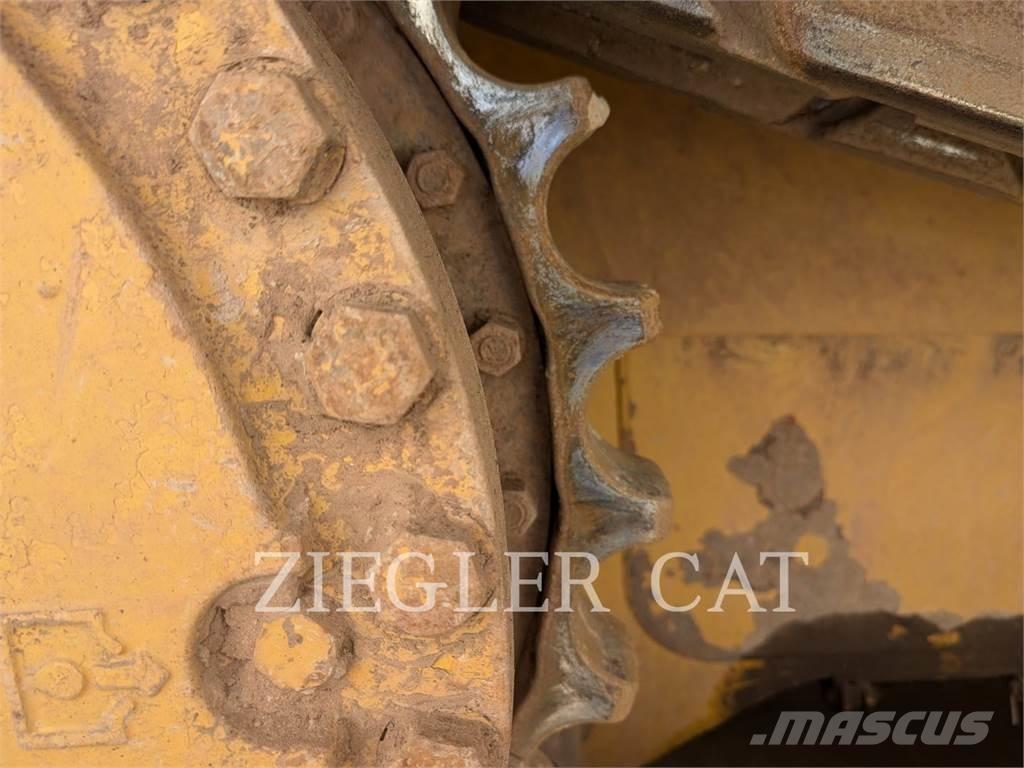 CAT D6T Telaketjupuskutraktorit