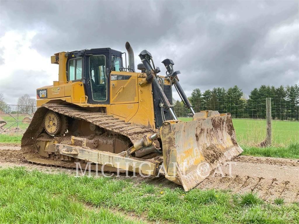 CAT D6T Telaketjupuskutraktorit