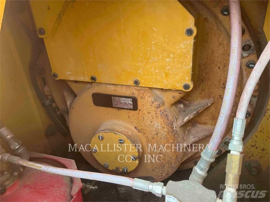 CAT D6T Telaketjupuskutraktorit